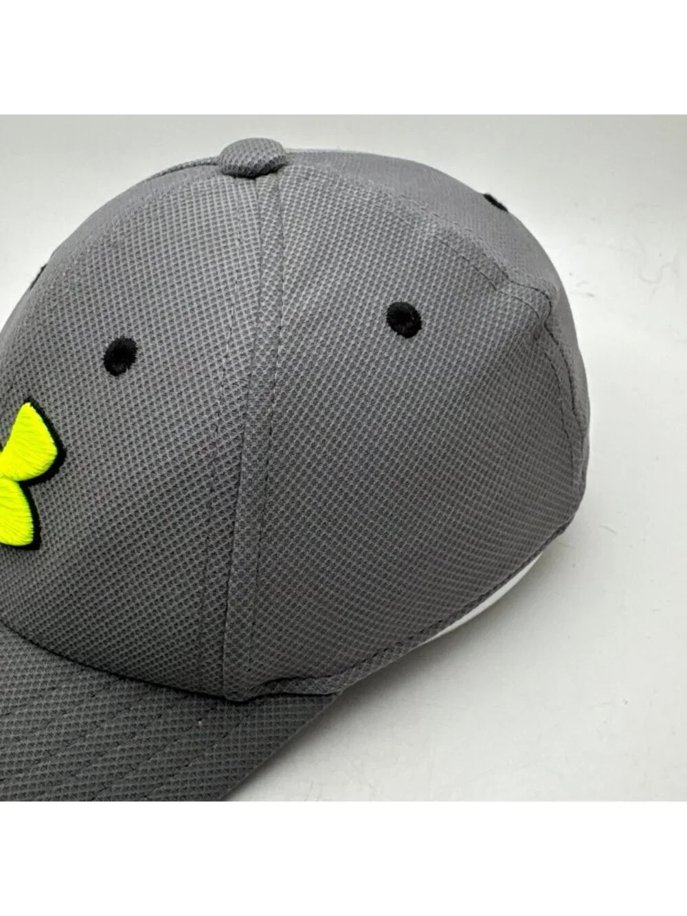 Under Armour Baseball Hat Cap Boys Youth S/P 1-3 Gray Neon Yellow Logo Flexfit